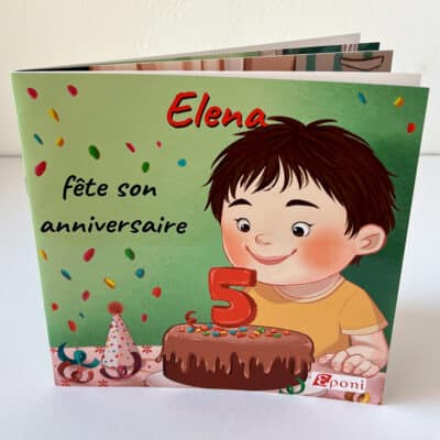 Livre jeunesse personnalisé anniversaire debout